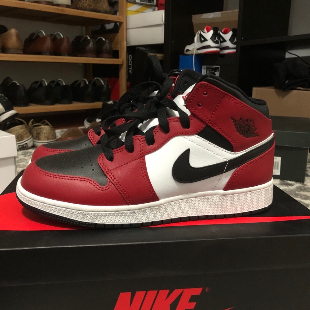 Jordan 1 Mid Chicago Toe Boys gs size 5.5Y